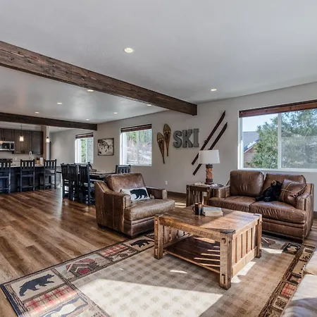 The Trailblazer - Luxe Ski-In Ski-Out On Whitefish Mountain